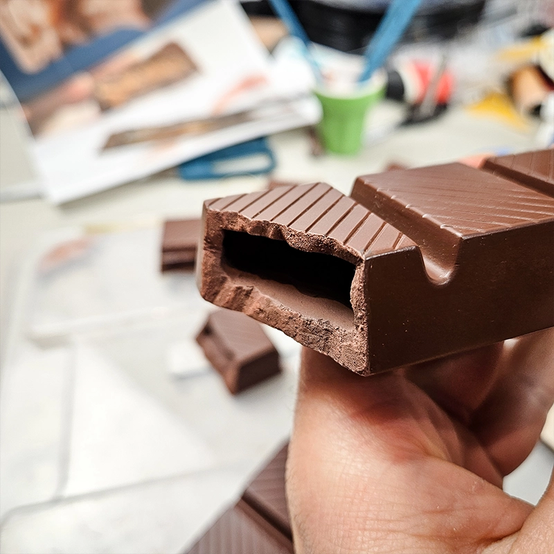 Mokap reklamowy batonika z czekolady, makieta produktowa wykonana drukiem 3D i ręcznym malowaniem, trwały model do reklamy z możliwością napełniania nadzieniem.